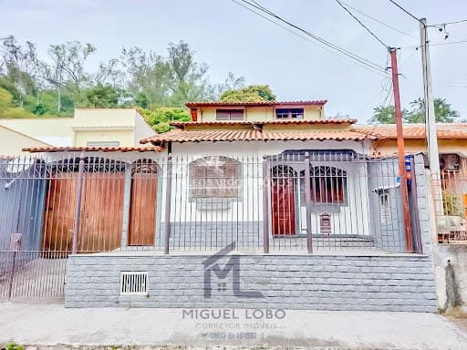 Casa 4 Quartos com Churrasqueira em Sessenta